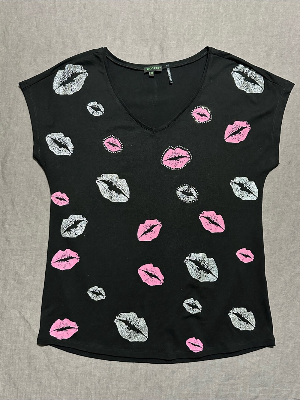 Tricotto Black V-Neck Tee with Pink & Silver Lip Motif